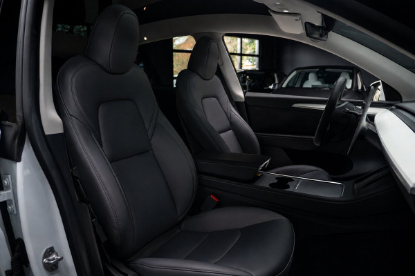 Tesla Model Y SOH: 95,8% Navi 360° Leer ACC Autopilot PDC Elektr. achterklep Stoelverwarmimg voor en achter Stuurverwarming Optie: Full Self-Driving Capability BTW auto