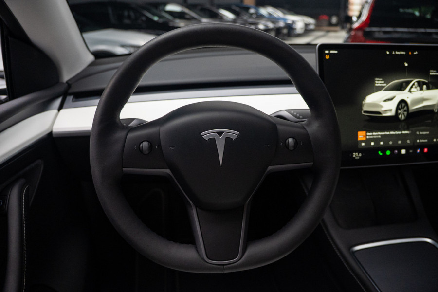 Tesla Model Y SOH: 95,8% Navi 360° Leer ACC Autopilot PDC Elektr. achterklep Stoelverwarmimg voor en achter Stuurverwarming Optie: Full Self-Driving Capability BTW auto
