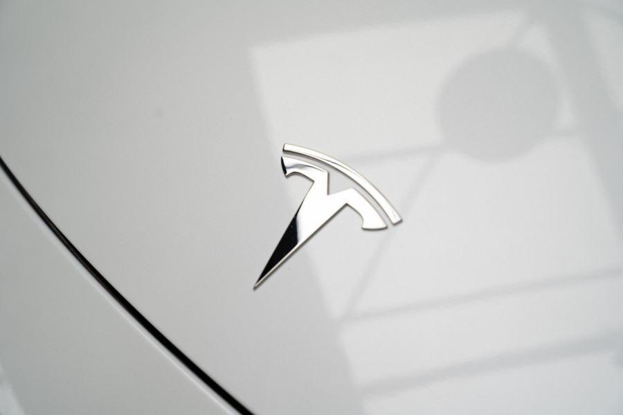 Tesla Model Y SOH: 95,8% Navi 360° Leer ACC Autopilot PDC Elektr. achterklep Stoelverwarmimg voor en achter Stuurverwarming Optie: Full Self-Driving Capability BTW auto
