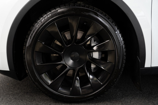 Tesla Model Y SOH: 95,8% Navi 360° Leer ACC Autopilot PDC Elektr. achterklep Stoelverwarmimg voor en achter Stuurverwarming Optie: Full Self-Driving Capability BTW auto