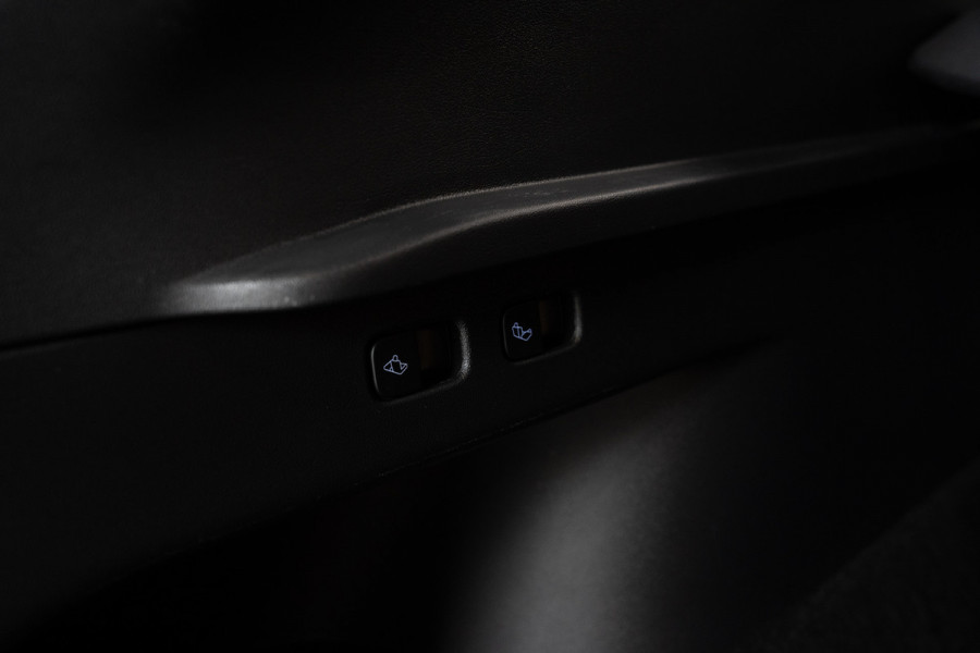 Tesla Model Y SOH: 95,8% Navi 360° Leer ACC Autopilot PDC Elektr. achterklep Stoelverwarmimg voor en achter Stuurverwarming Optie: Full Self-Driving Capability BTW auto