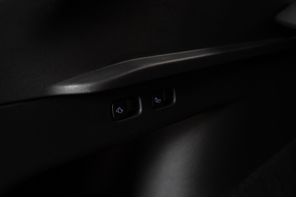 Tesla Model Y SOH: 95,8% Navi 360° Leer ACC Autopilot PDC Elektr. achterklep Stoelverwarmimg voor en achter Stuurverwarming Optie: Full Self-Driving Capability BTW auto