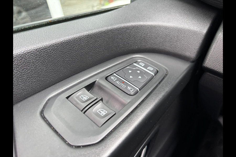 Renault Trafic 2.0 dCi 170 PK T29 L2H1 DC Luxe | Automaat | Trekhaak | 6 Zitplaatsen | Achterruitrij Camera
