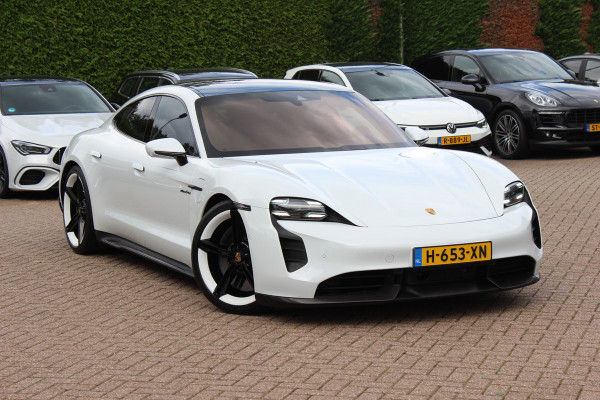 Porsche Taycan Turbo S 93 kWh / SoH 91,3% / Full option! / Panoramadak / 360Camera / Burmester / Keyless / Achterasbesturing / 21'' / Carbon / InnoDrive / Sportdesign+Chrono / Massage+Ventilatie / Dodehoek / DAB