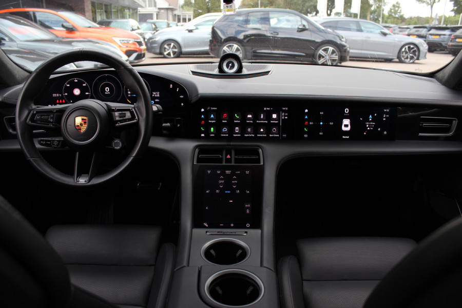 Porsche Taycan Turbo S 93 kWh / SoH 91,3% / Full option! / Panoramadak / 360Camera / Burmester / Keyless / Achterasbesturing / 21'' / Carbon / InnoDrive / Sportdesign+Chrono / Massage+Ventilatie / Dodehoek / DAB