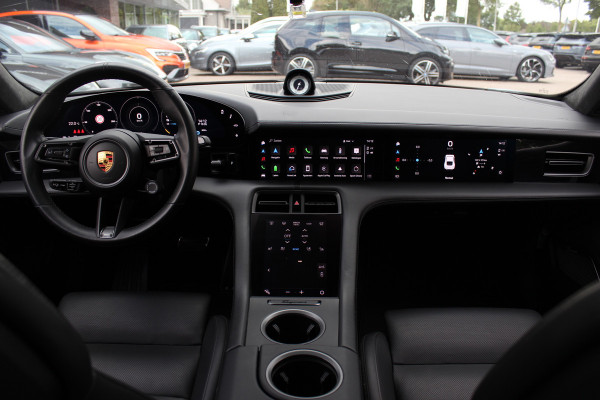 Porsche Taycan Turbo S 93 kWh / SoH 91,3% / Full option! / Panoramadak / 360Camera / Burmester / Keyless / Achterasbesturing / 21'' / Carbon / InnoDrive / Sportdesign+Chrono / Massage+Ventilatie / Dodehoek / DAB
