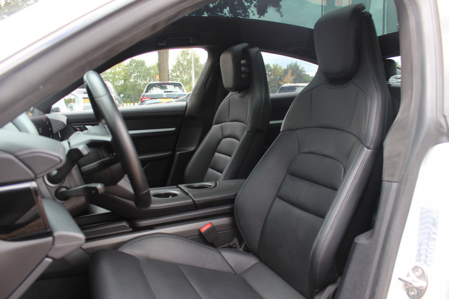 Porsche Taycan Turbo S 93 kWh / SoH 91,3% / Full option! / Panoramadak / 360Camera / Burmester / Keyless / Achterasbesturing / 21'' / Carbon / InnoDrive / Sportdesign+Chrono / Massage+Ventilatie / Dodehoek / DAB