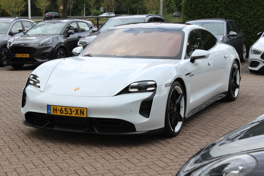 Porsche Taycan Turbo S 93 kWh / SoH 91,3% / Full option! / Panoramadak / 360Camera / Burmester / Keyless / Achterasbesturing / 21'' / Carbon / InnoDrive / Sportdesign+Chrono / Massage+Ventilatie / Dodehoek / DAB