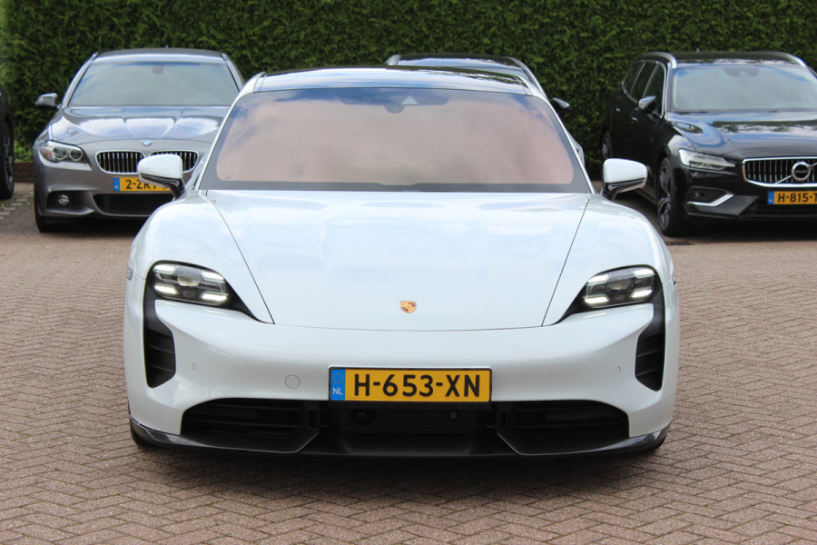 Porsche Taycan Turbo S 93 kWh / SoH 91,3% / Full option! / Panoramadak / 360Camera / Burmester / Keyless / Achterasbesturing / 21'' / Carbon / InnoDrive / Sportdesign+Chrono / Massage+Ventilatie / Dodehoek / DAB