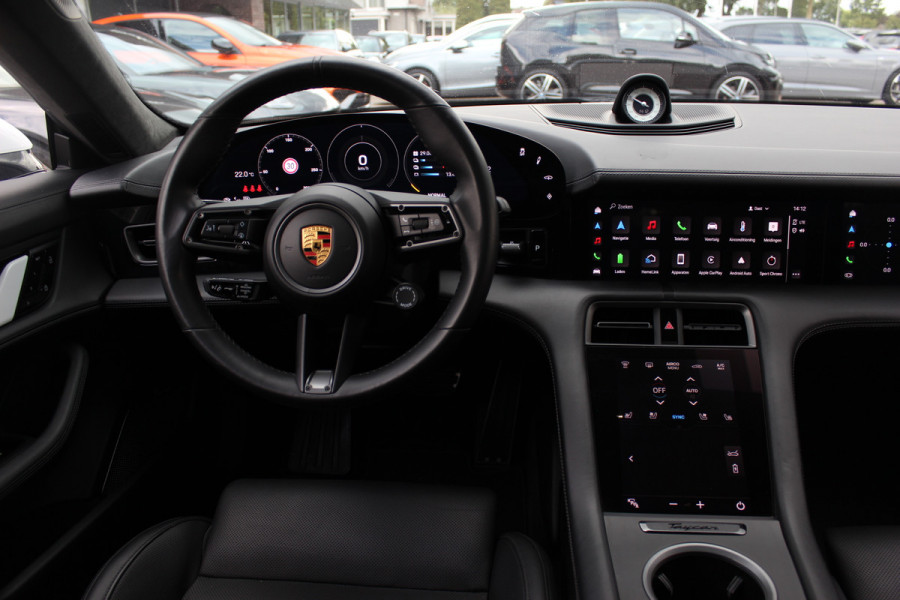 Porsche Taycan Turbo S 93 kWh / SoH 91,3% / Full option! / Panoramadak / 360Camera / Burmester / Keyless / Achterasbesturing / 21'' / Carbon / InnoDrive / Sportdesign+Chrono / Massage+Ventilatie / Dodehoek / DAB