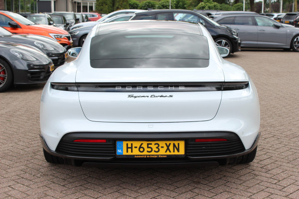 Porsche Taycan Turbo S 93 kWh / SoH 91,3% / Full option! / Panoramadak / 360Camera / Burmester / Keyless / Achterasbesturing / 21'' / Carbon / InnoDrive / Sportdesign+Chrono / Massage+Ventilatie / Dodehoek / DAB