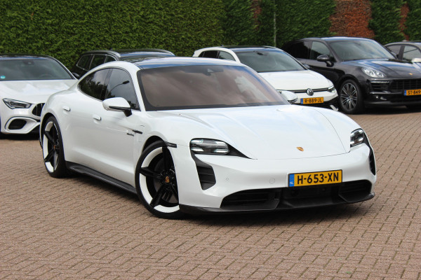 Porsche Taycan Turbo S 93 kWh / SoH 91,3% / Full option! / Panoramadak / 360Camera / Burmester / Keyless / Achterasbesturing / 21'' / Carbon / InnoDrive / Sportdesign+Chrono / Massage+Ventilatie / Dodehoek / DAB