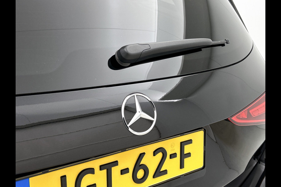 Mercedes-Benz C-Klasse Estate 300 e Business Solution AMG AMG Line | Night Pakket | Panorama Schuif-Kanteldak | Parkeerpakket met 360°-camera | Alarm Klasse 3. Inclusief 24 maanden Mercedes-Benz Certified garantie voor Europa.