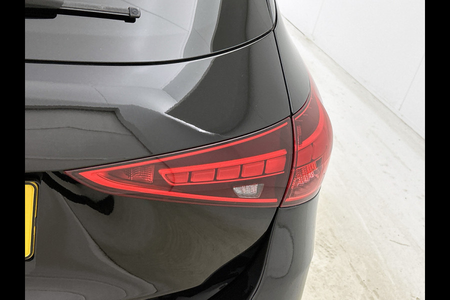 Mercedes-Benz C-Klasse Estate 300 e Business Solution AMG AMG Line | Night Pakket | Panorama Schuif-Kanteldak | Parkeerpakket met 360°-camera | Alarm Klasse 3. Inclusief 24 maanden Mercedes-Benz Certified garantie voor Europa.