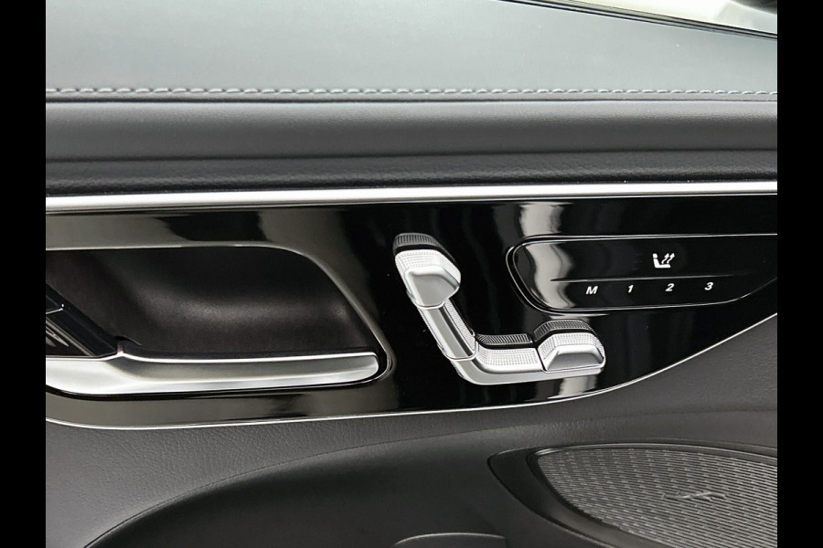 Mercedes-Benz C-Klasse Estate 300 e Business Solution AMG AMG Line | Night Pakket | Panorama Schuif-Kanteldak | Parkeerpakket met 360°-camera | Alarm Klasse 3. Inclusief 24 maanden Mercedes-Benz Certified garantie voor Europa.
