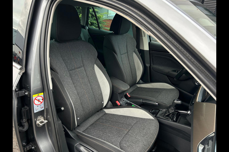Škoda Kamiq 1.5 TSI ACT Business Edition, Camera, carplay, trekhaak afneembaar, stoelverwarming
