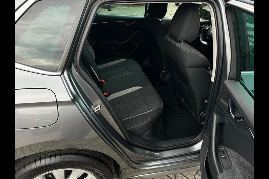 Škoda Kamiq 1.5 TSI ACT Business Edition, Camera, carplay, trekhaak afneembaar, stoelverwarming