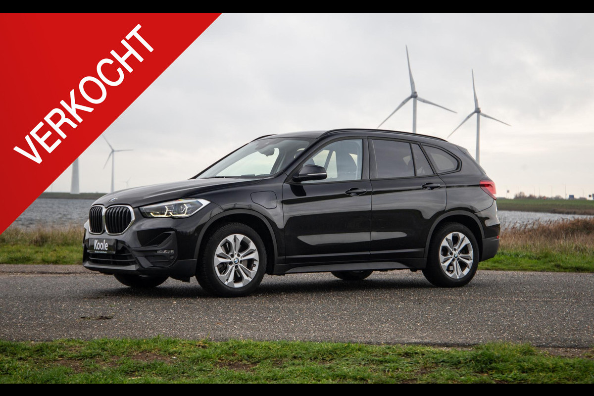 BMW X1 xDrive25e Executive X CAMERA / CARPLAY / HEAD UP DISPLAY / LEDER / LED / CRUISE CONTROLE / STOELVERWARMING
