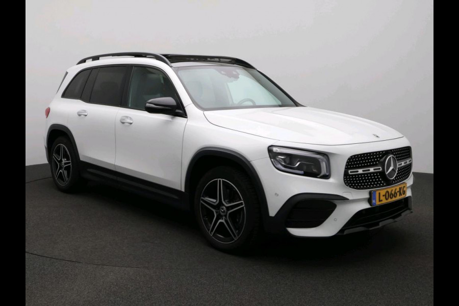 Mercedes-Benz Glb 180 Business Solution AMG AMG Line | Night Pakket | Panorama Schuif-Kanteldak | Parkeerpakket met achteruitrijcamera | Stoelverwarming. Inclusief 24 maanden MB Certified garantie voor Europa.