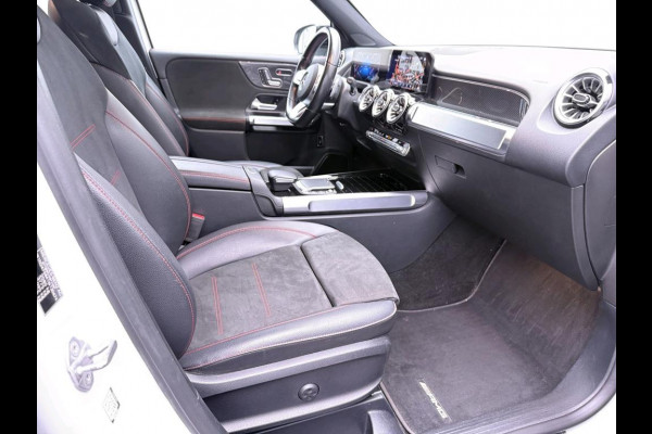 Mercedes-Benz Glb 180 Business Solution AMG AMG Line | Night Pakket | Panorama Schuif-Kanteldak | Parkeerpakket met achteruitrijcamera | Stoelverwarming. Inclusief 24 maanden MB Certified garantie voor Europa.