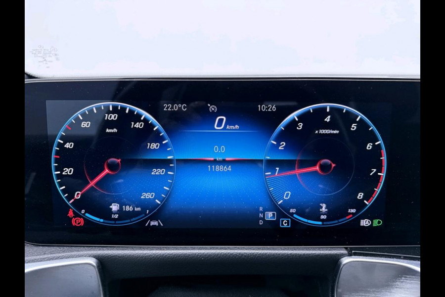 Mercedes-Benz Glb 180 Business Solution AMG AMG Line | Night Pakket | Panorama Schuif-Kanteldak | Parkeerpakket met achteruitrijcamera | Stoelverwarming. Inclusief 24 maanden MB Certified garantie voor Europa.