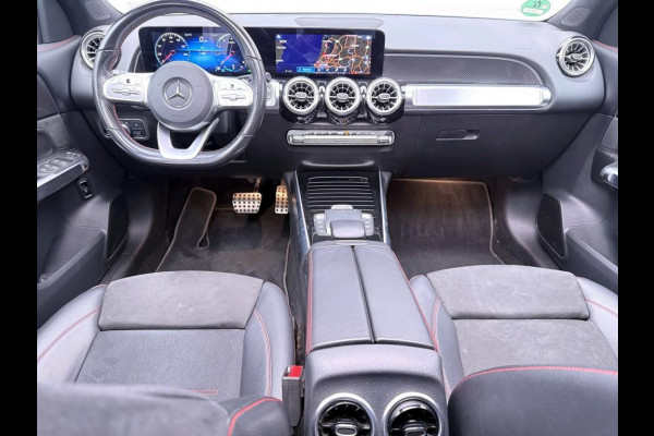 Mercedes-Benz Glb 180 Business Solution AMG AMG Line | Night Pakket | Panorama Schuif-Kanteldak | Parkeerpakket met achteruitrijcamera | Stoelverwarming. Inclusief 24 maanden MB Certified garantie voor Europa.