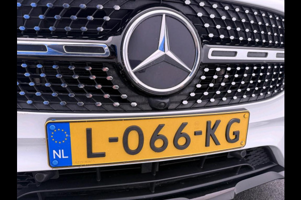 Mercedes-Benz Glb 180 Business Solution AMG AMG Line | Night Pakket | Panorama Schuif-Kanteldak | Parkeerpakket met achteruitrijcamera | Stoelverwarming. Inclusief 24 maanden MB Certified garantie voor Europa.