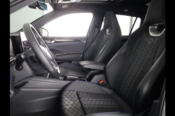 Volkswagen Tiguan 1.5 eHybrid R-Line Edition 204 pk Automaat (DSG) | Verlengde garantie | Navigatie | Panoramadak | Trekhaak (wegklapbaar) | Parkeersensoren (Park assist) | Rondomzicht camera | Black Style pakket | R-Line |