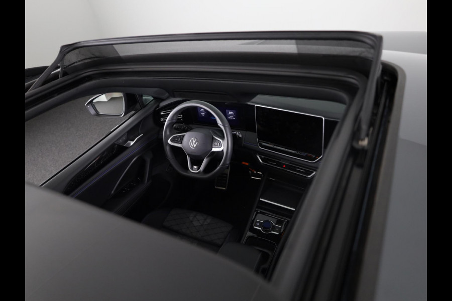 Volkswagen Tiguan 1.5 eHybrid R-Line Edition 204 pk Automaat (DSG) | Verlengde garantie | Navigatie | Panoramadak | Trekhaak (wegklapbaar) | Parkeersensoren (Park assist) | Rondomzicht camera | Black Style pakket | R-Line |