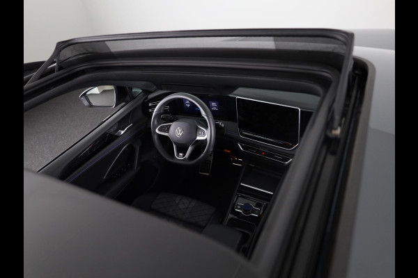 Volkswagen Tiguan 1.5 eHybrid R-Line Edition 204 pk Automaat (DSG) | Verlengde garantie | Navigatie | Panoramadak | Trekhaak (wegklapbaar) | Parkeersensoren (Park assist) | Rondomzicht camera | Black Style pakket | R-Line |