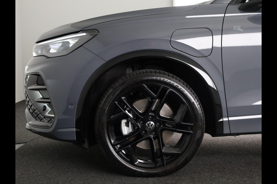 Volkswagen Tiguan 1.5 eHybrid R-Line Edition 204 pk Automaat (DSG) | Verlengde garantie | Navigatie | Panoramadak | Trekhaak (wegklapbaar) | Parkeersensoren (Park assist) | Rondomzicht camera | Black Style pakket | R-Line |