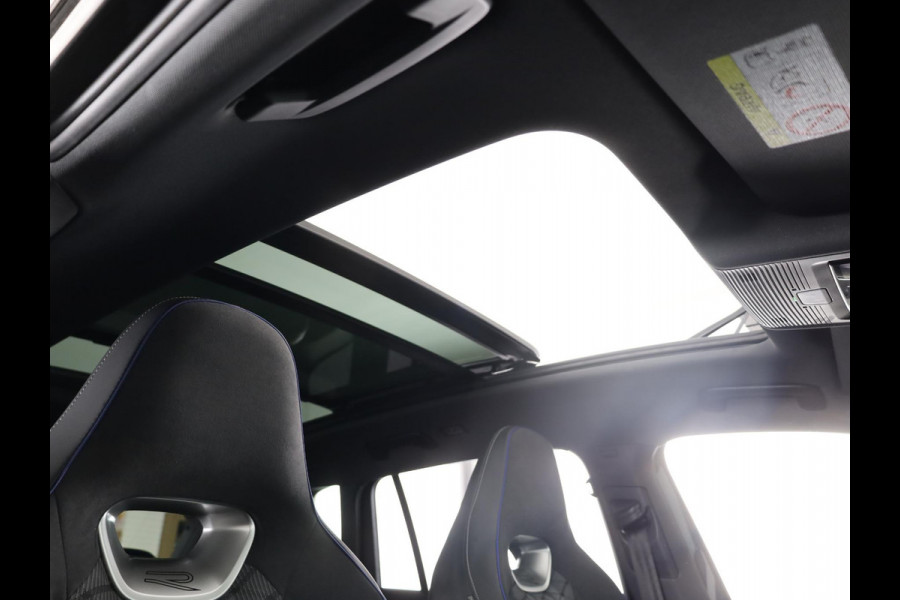 Volkswagen Tiguan 1.5 eHybrid R-Line Edition 204 pk Automaat (DSG) | Verlengde garantie | Navigatie | Panoramadak | Trekhaak (wegklapbaar) | Parkeersensoren (Park assist) | Rondomzicht camera | Black Style pakket | R-Line |