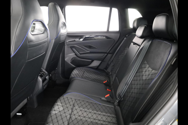 Volkswagen Tiguan 1.5 eHybrid R-Line Edition 204 pk Automaat (DSG) | Verlengde garantie | Navigatie | Panoramadak | Trekhaak (wegklapbaar) | Parkeersensoren (Park assist) | Rondomzicht camera | Black Style pakket | R-Line |