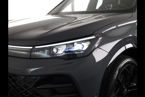 Volkswagen Tiguan 1.5 eHybrid R-Line Edition 204 pk Automaat (DSG) | Verlengde garantie | Navigatie | Panoramadak | Trekhaak (wegklapbaar) | Parkeersensoren (Park assist) | Rondomzicht camera | Black Style pakket | R-Line |
