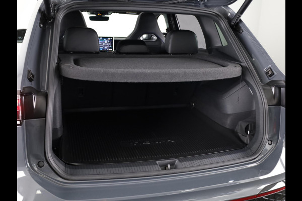 Volkswagen Tiguan 1.5 eHybrid R-Line Edition 204 pk Automaat (DSG) | Verlengde garantie | Navigatie | Panoramadak | Trekhaak (wegklapbaar) | Parkeersensoren (Park assist) | Rondomzicht camera | Black Style pakket | R-Line |