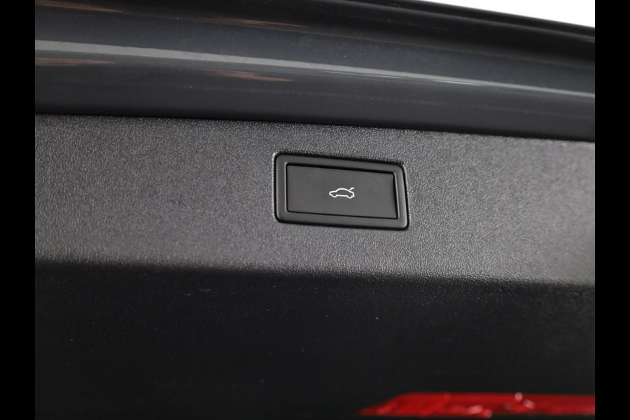 Volkswagen Tiguan 1.5 eHybrid R-Line Edition 204 pk Automaat (DSG) | Verlengde garantie | Navigatie | Panoramadak | Trekhaak (wegklapbaar) | Parkeersensoren (Park assist) | Rondomzicht camera | Black Style pakket | R-Line |