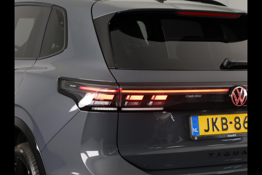 Volkswagen Tiguan 1.5 eHybrid R-Line Edition 204 pk Automaat (DSG) | Verlengde garantie | Navigatie | Panoramadak | Trekhaak (wegklapbaar) | Parkeersensoren (Park assist) | Rondomzicht camera | Black Style pakket | R-Line |