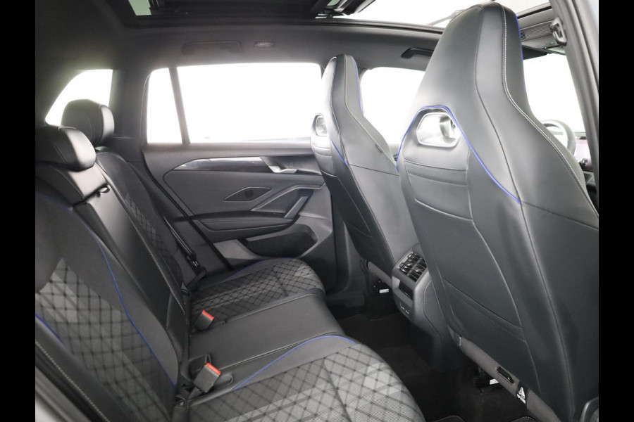 Volkswagen Tiguan 1.5 eHybrid R-Line Edition 204 pk Automaat (DSG) | Verlengde garantie | Navigatie | Panoramadak | Trekhaak (wegklapbaar) | Parkeersensoren (Park assist) | Rondomzicht camera | Black Style pakket | R-Line |