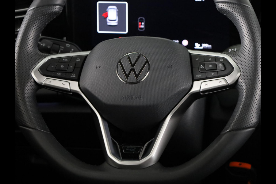 Volkswagen Tiguan 1.5 eHybrid R-Line Edition 204 pk Automaat (DSG) | Verlengde garantie | Navigatie | Panoramadak | Trekhaak (wegklapbaar) | Parkeersensoren (Park assist) | Rondomzicht camera | Black Style pakket | R-Line |