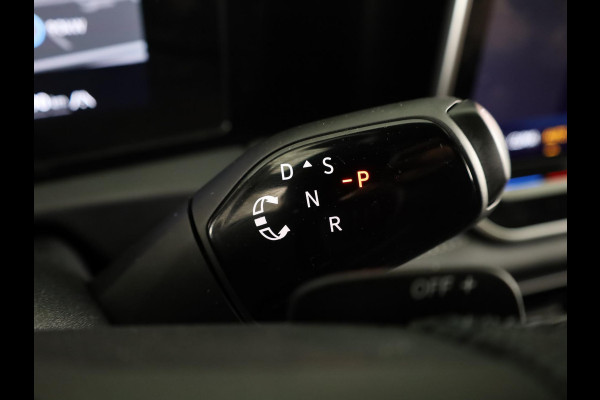 Volkswagen Tiguan 1.5 eHybrid R-Line Edition 204 pk Automaat (DSG) | Verlengde garantie | Navigatie | Panoramadak | Trekhaak (wegklapbaar) | Parkeersensoren (Park assist) | Rondomzicht camera | Black Style pakket | R-Line |