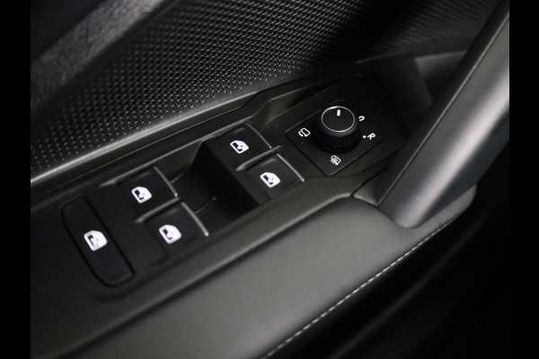 Volkswagen Tiguan 1.5 eHybrid R-Line Edition 204 pk Automaat (DSG) | Verlengde garantie | Navigatie | Panoramadak | Trekhaak (wegklapbaar) | Parkeersensoren (Park assist) | Rondomzicht camera | Black Style pakket | R-Line |
