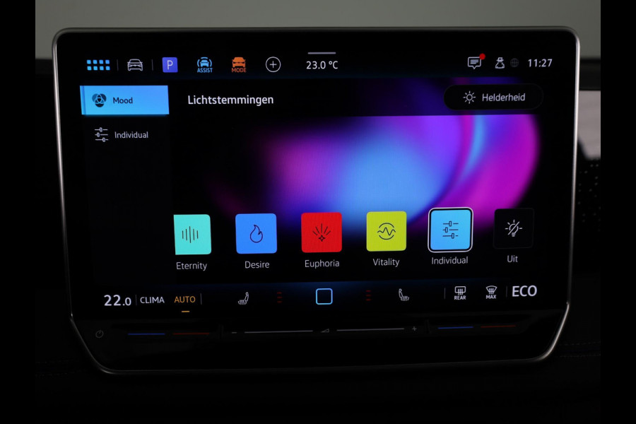 Volkswagen Tiguan 1.5 eHybrid R-Line Edition 204 pk Automaat (DSG) | Verlengde garantie | Navigatie | Panoramadak | Trekhaak (wegklapbaar) | Parkeersensoren (Park assist) | Rondomzicht camera | Black Style pakket | R-Line |