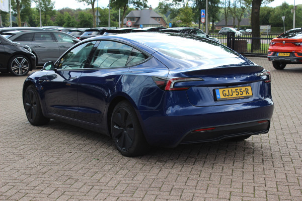 Tesla Model 3 RWD 60 kWh / Autopilot 4 / 4season banden / Panoramadak / Camera / Leder / 18'' / Navigatie / Stoelverwarming