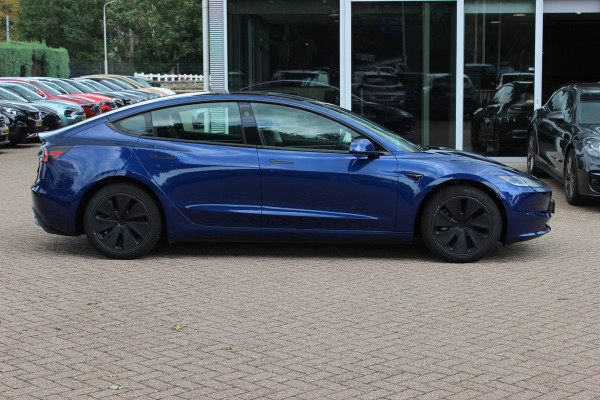 Tesla Model 3 RWD 60 kWh / Autopilot 4 / 4season banden / Panoramadak / Camera / Leder / 18'' / Navigatie / Stoelverwarming