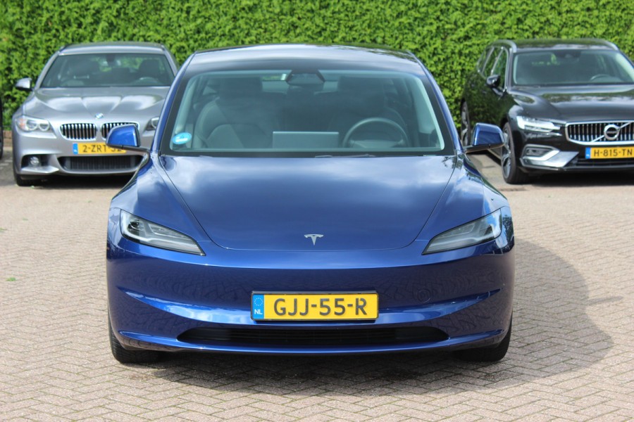 Tesla Model 3 RWD 60 kWh / Autopilot 4 / 4season banden / Panoramadak / Camera / Leder / 18'' / Navigatie / Stoelverwarming