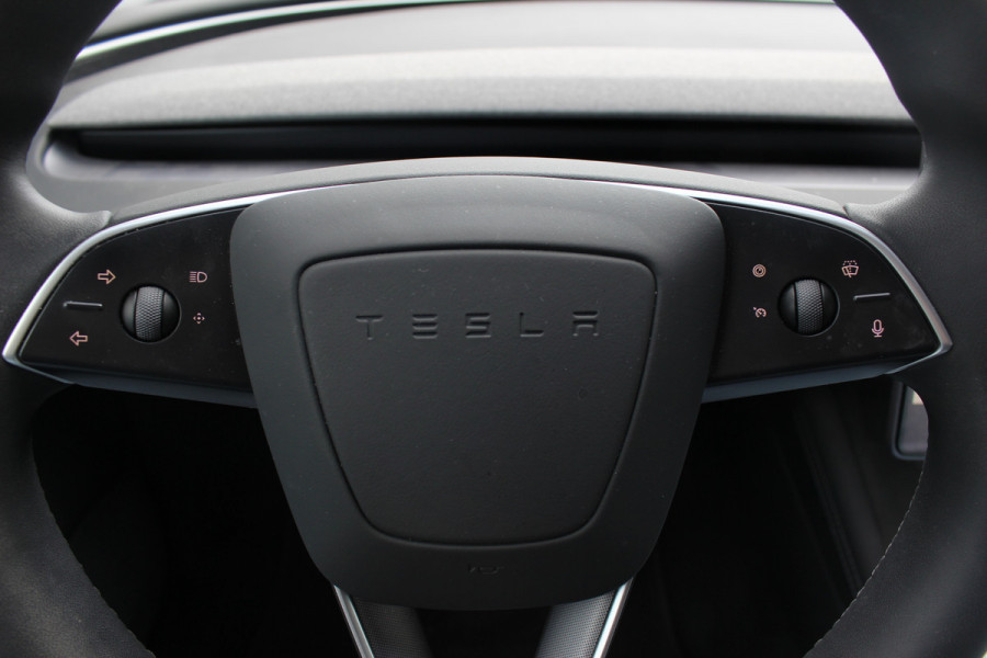 Tesla Model 3 RWD 60 kWh / Autopilot 4 / 4season banden / Panoramadak / Camera / Leder / 18'' / Navigatie / Stoelverwarming