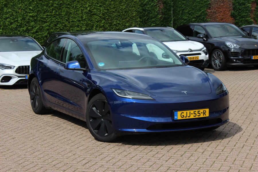Tesla Model 3 RWD 60 kWh / Autopilot 4 / 4season banden / Panoramadak / Camera / Leder / 18'' / Navigatie / Stoelverwarming