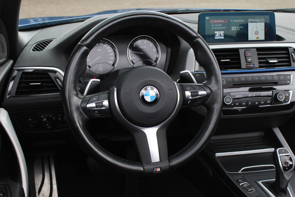 BMW 2 Serie Cabrio 220i High Exe. M Sport / 54.228 km/ NL Auto / Leder / CarPlay / Parkeerhulp V+A / 18'' / Windscherm / Sportstoelen / Stoelverwarming / DAB / Cruise Control