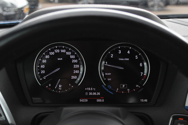 BMW 2 Serie Cabrio 220i High Exe. M Sport / 54.228 km/ NL Auto / Leder / CarPlay / Parkeerhulp V+A / 18'' / Windscherm / Sportstoelen / Stoelverwarming / DAB / Cruise Control