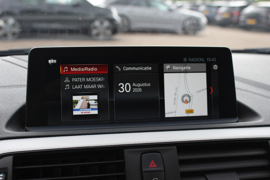BMW 2 Serie Cabrio 220i High Exe. M Sport / 54.228 km/ NL Auto / Leder / CarPlay / Parkeerhulp V+A / 18'' / Windscherm / Sportstoelen / Stoelverwarming / DAB / Cruise Control